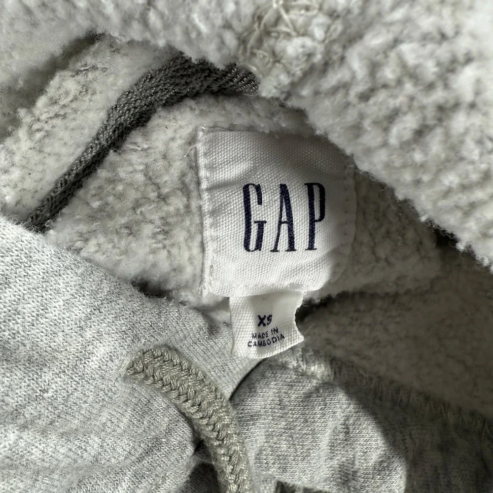 GAP Hoodie Boys XS‎ Gray Pullover Sweatshirt Fleece Logo Kangaroo Pocket Casual